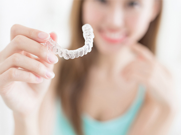 Invisalign VS Braces: Know Which One Suits You Best